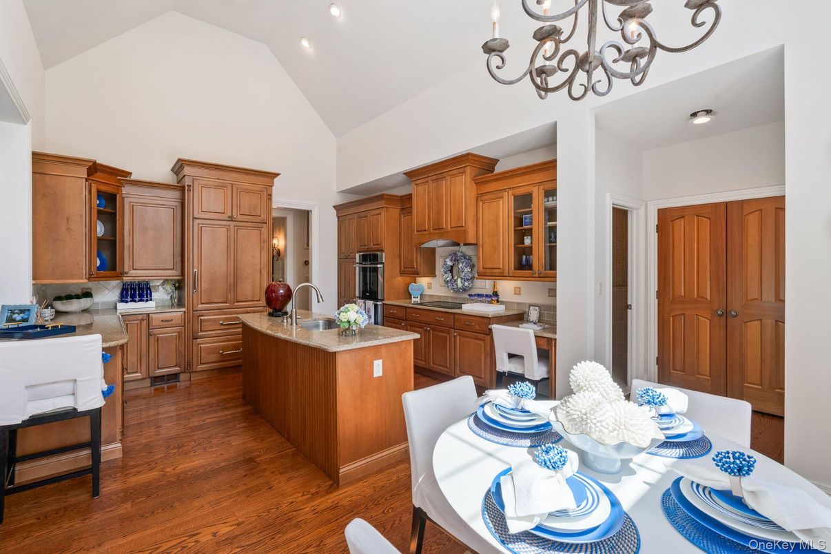 Chandelier, Dining room, Interior, Kitchen, Recessed Lighting, Wood Texture Flooring