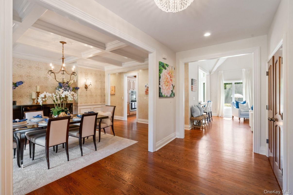 Chandelier, Dining room, Interior, Recessed Lighting, Wood Texture Flooring