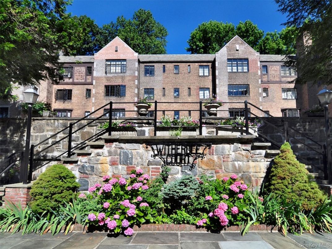 Exterior, Facade, Brick Facade, Rowhouse