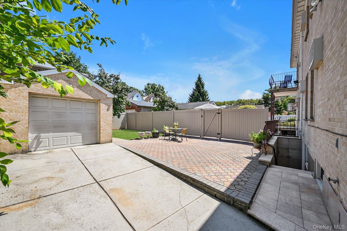 Detached Garage, Exterior