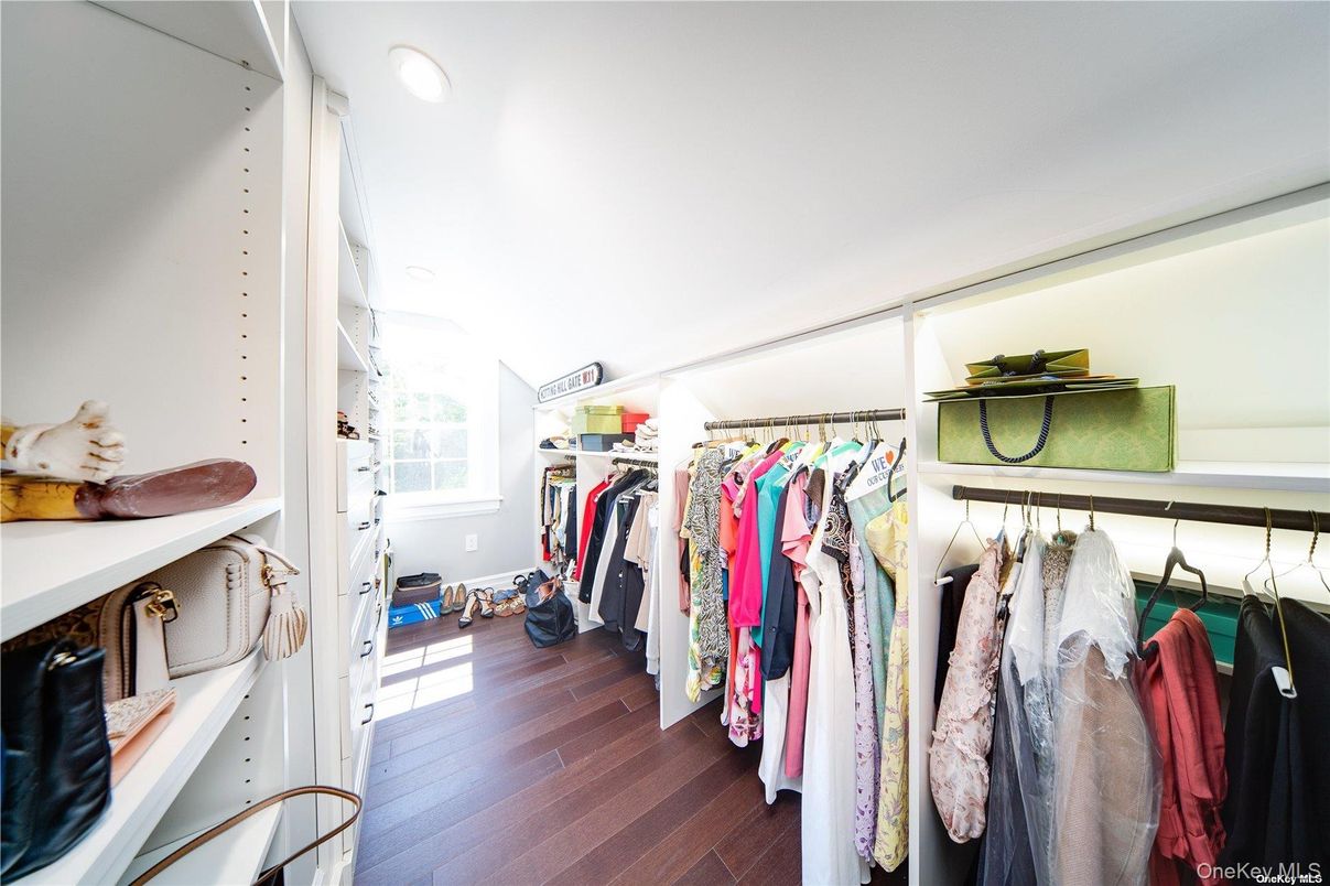 Interior, Walk-in Closets, Wood Texture Flooring