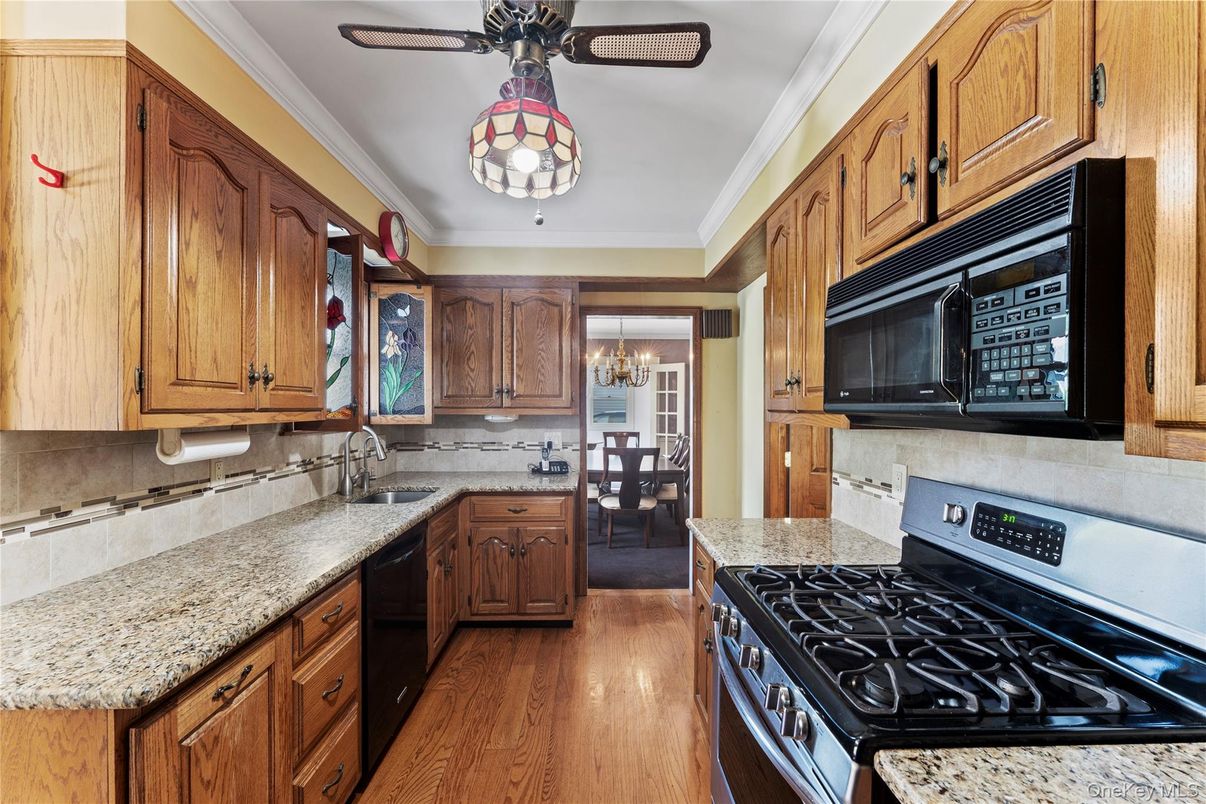 Chandelier, Dining room, Interior, Kitchen, Wood Texture Flooring