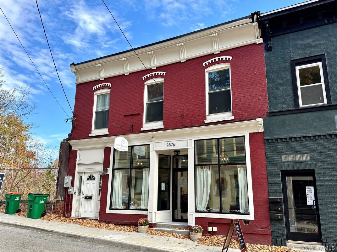 Exterior, Facade, Rowhouse