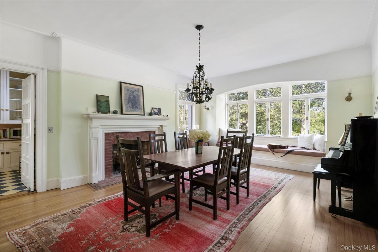 Chandelier, Dining room, Fireplace, Interior, Pendant Lights, Wood Texture Flooring
