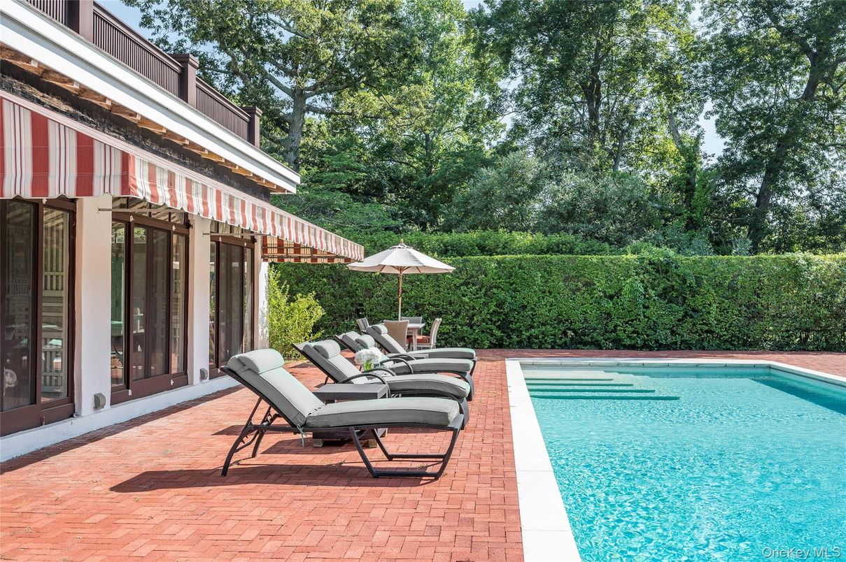 Exterior, Pool