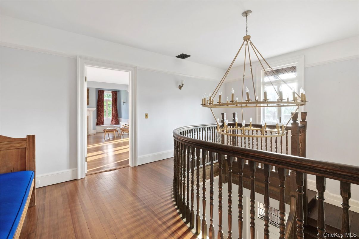 Interior, Pendant Lights, Wood Texture Flooring