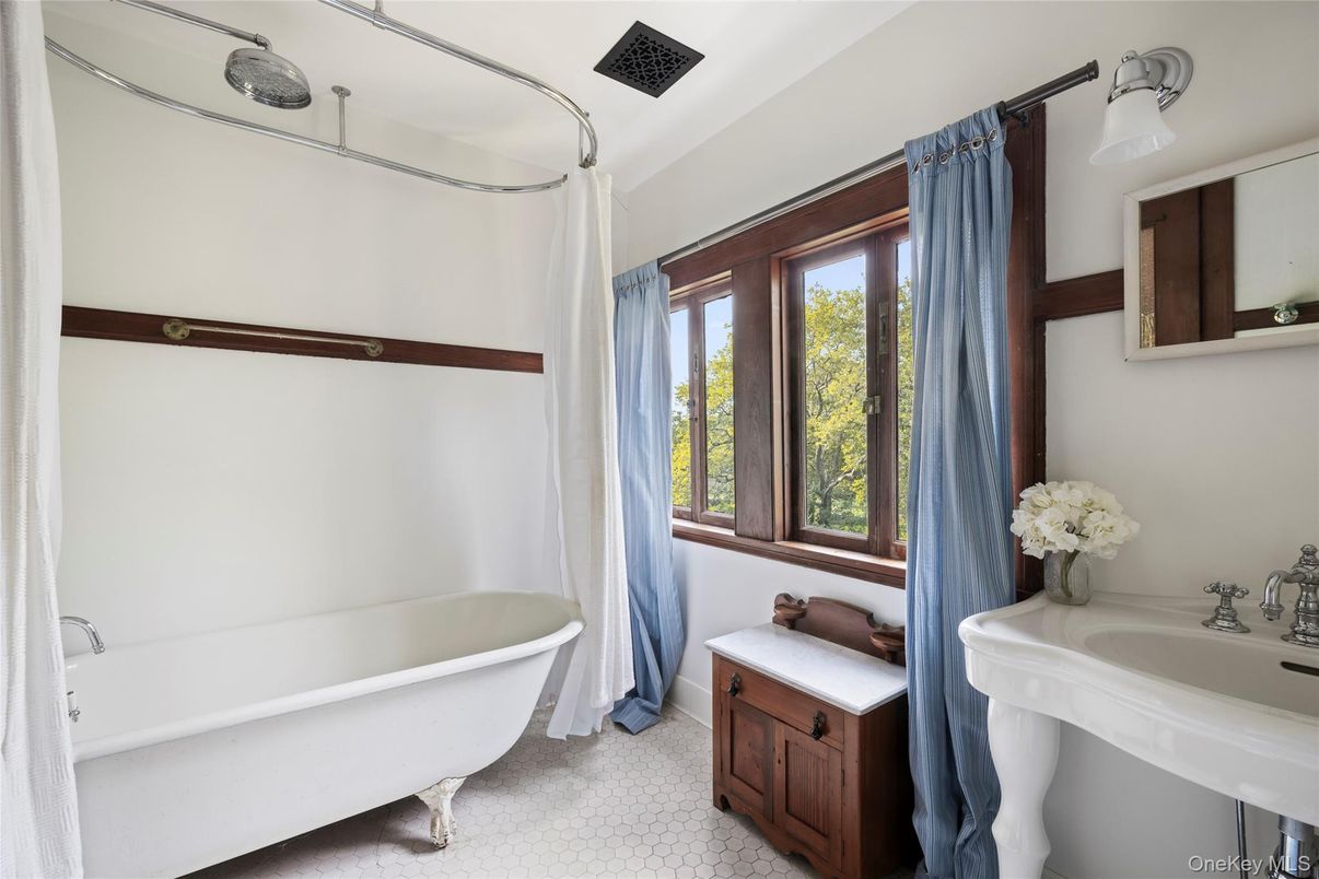 Bathroom, Free Standing Baths, Interior