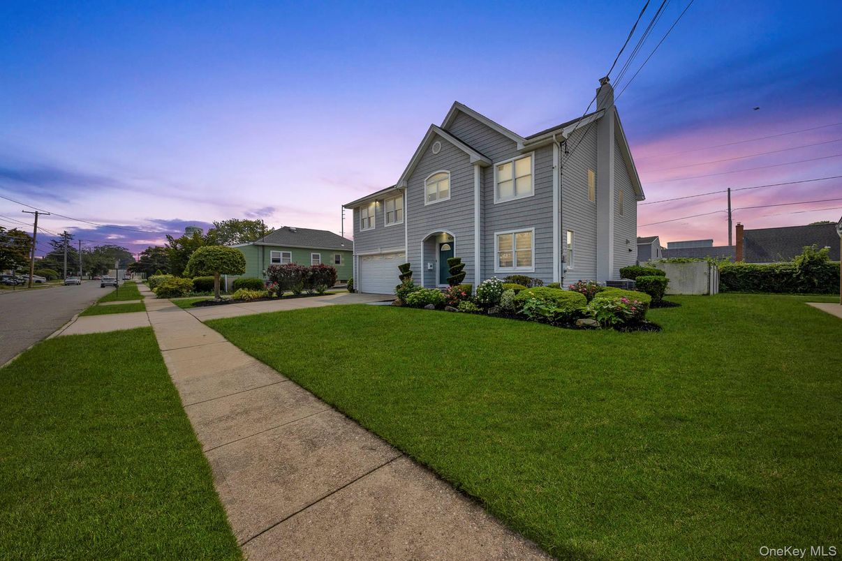 Backyard, Exterior, Facade, Queen Anne Victorian