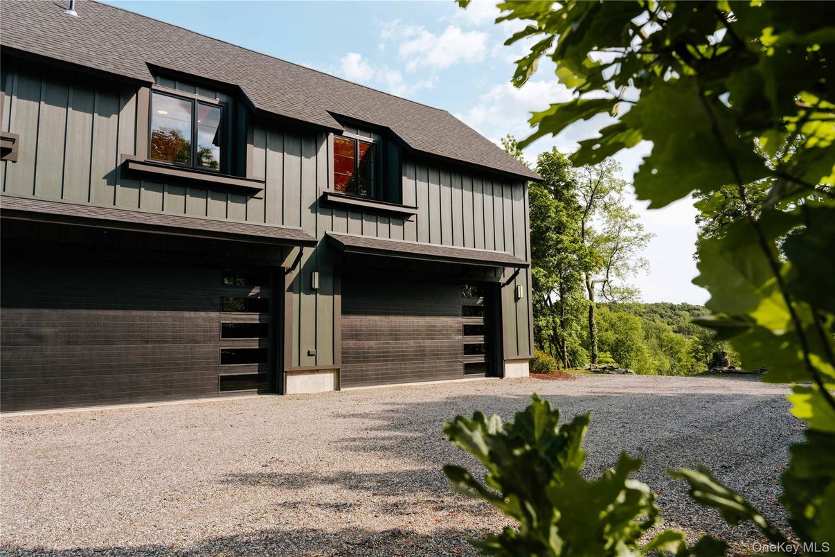 Attached, Exterior, Facade, Modern
