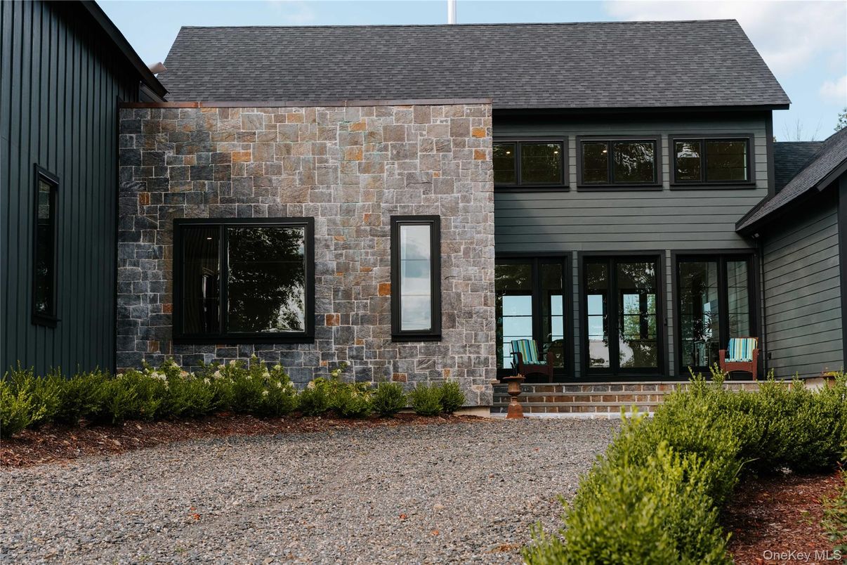 Exterior, Facade, Modern