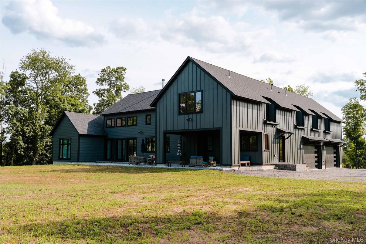 Backyard, Exterior, Facade, Farmhouse
