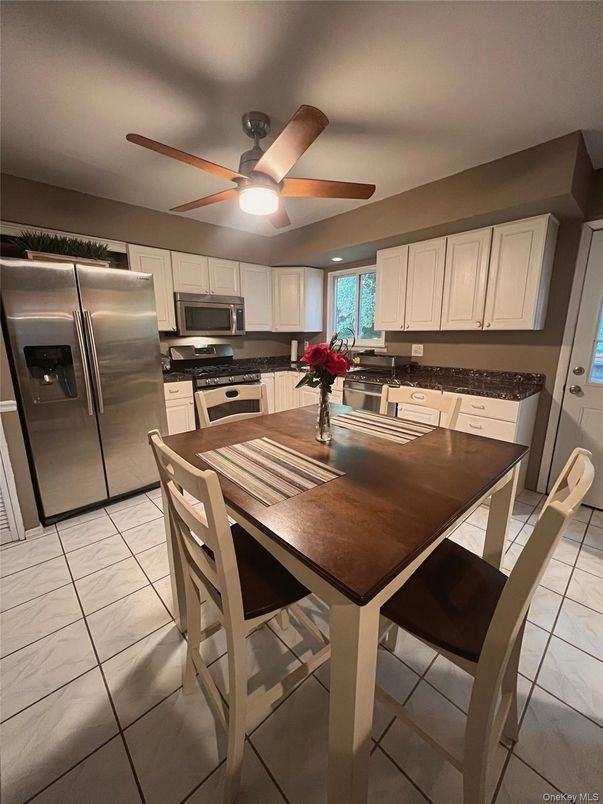 Dining room, Interior, Kitchen, Stainless Steel Appliances