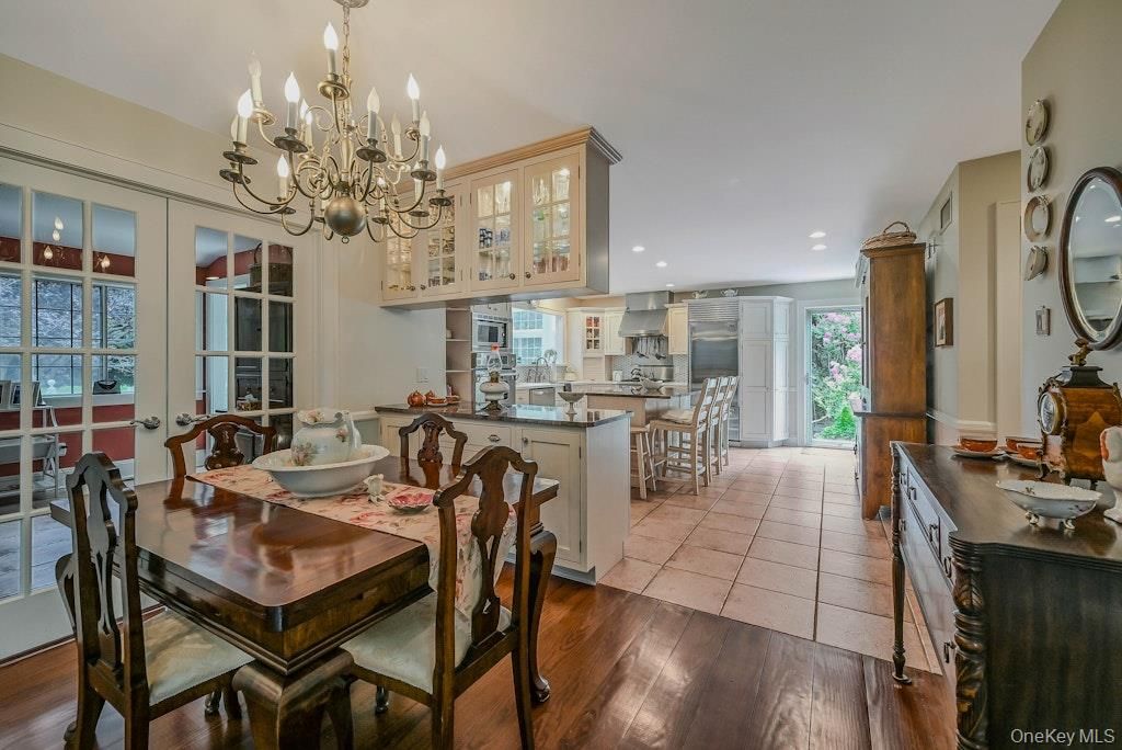 Chandelier, Dining room, Interior, Kitchen, Recessed Lighting, Wood Texture Flooring