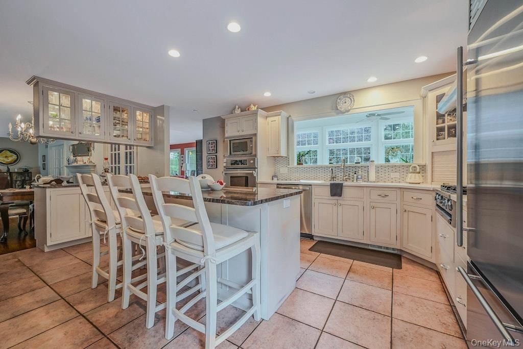 Dining room, Interior, Kitchen, Recessed Lighting, Stainless Steel Appliances
