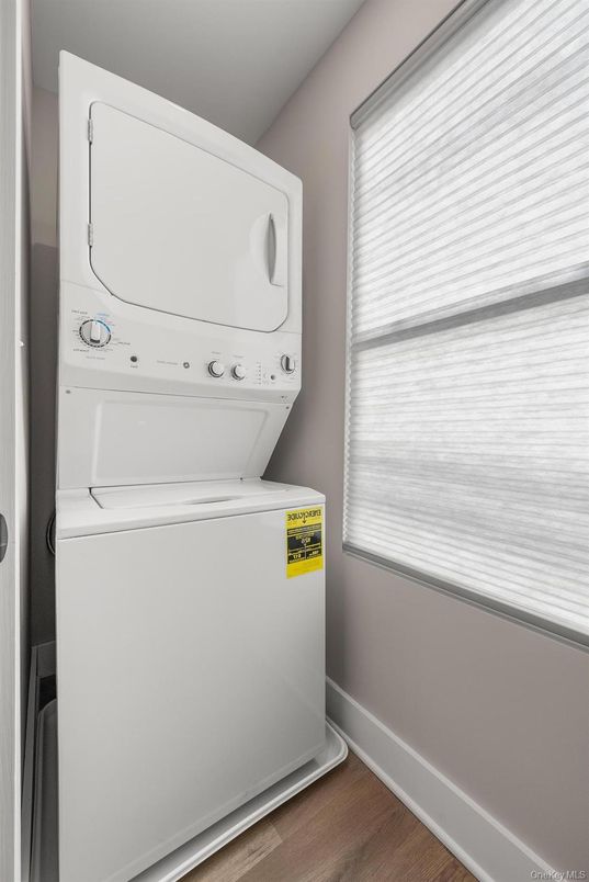 Interior, Utility Closets, Washer, Wood Texture Flooring