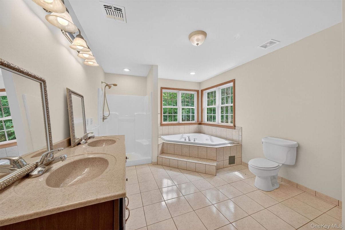 Bathroom, Dual Sink Vanities, Interior, Recessed Lighting