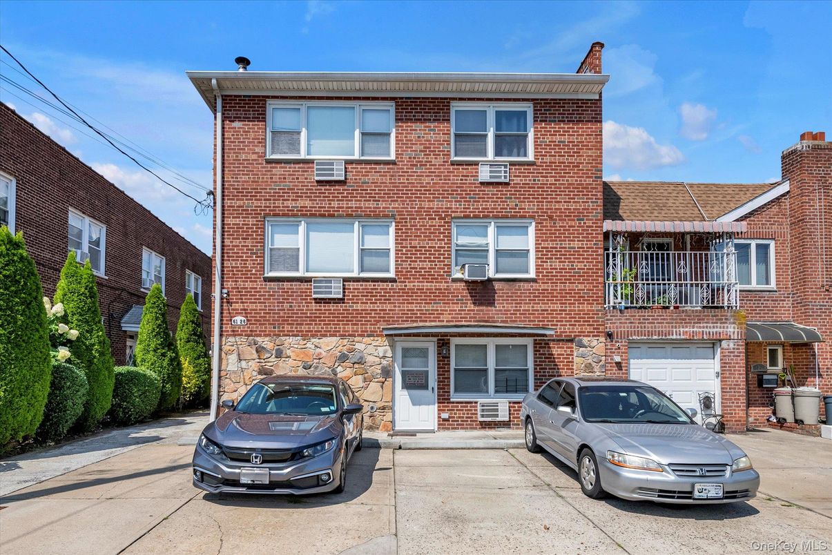 Attached, Exterior, Facade, Brick Facade, Rowhouse