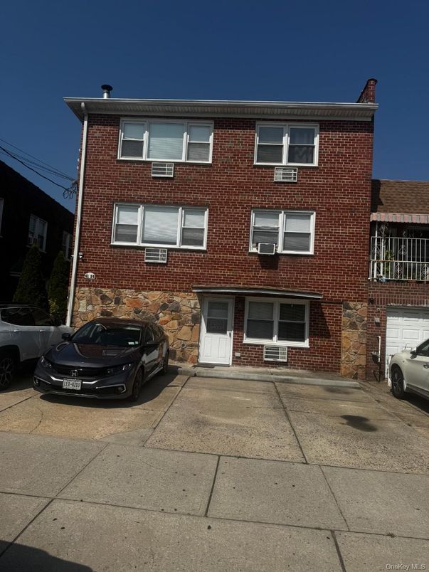 Exterior, Facade, Brick Facade, Rowhouse