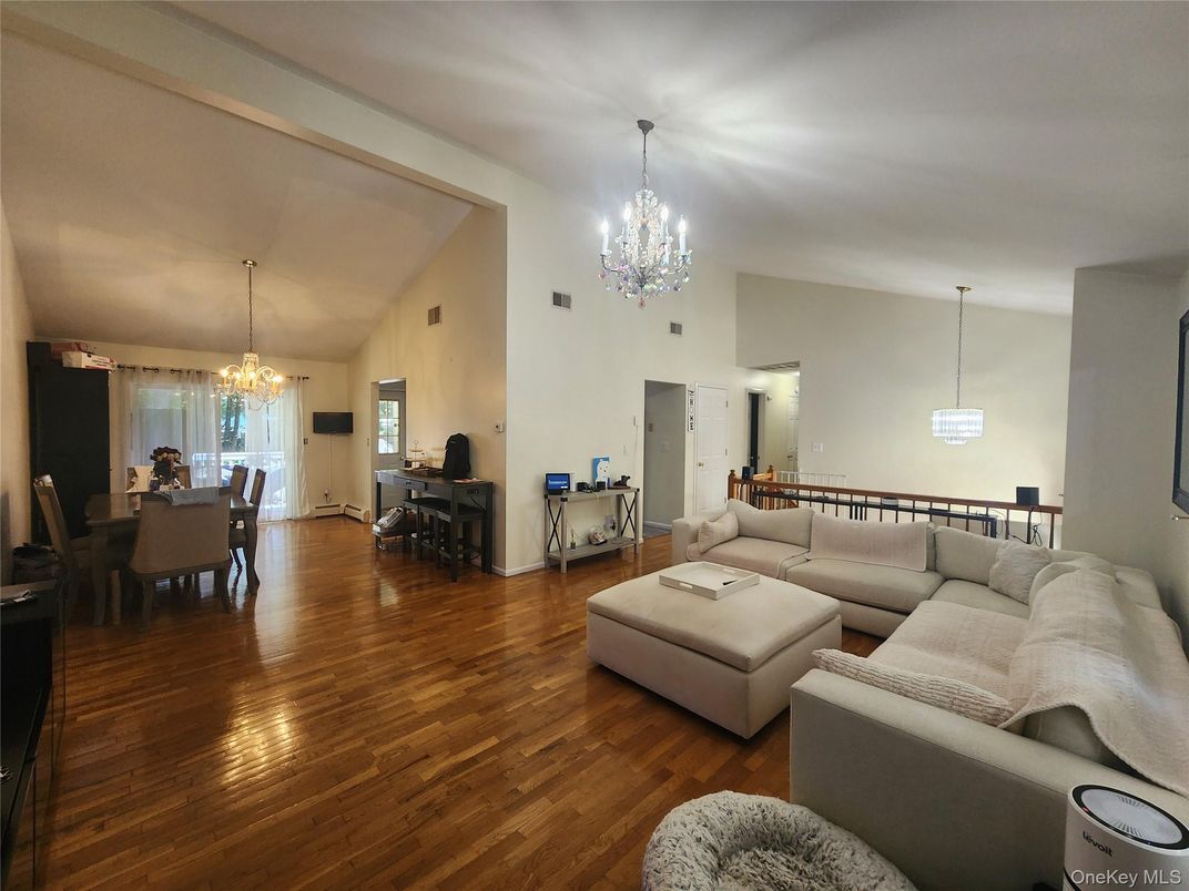Chandelier, Dining room, Interior, Living room, Pendant Lights, Wood Texture Flooring