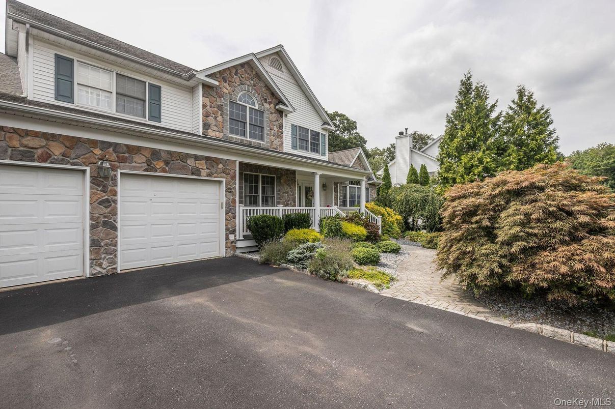 Attached, Exterior, Facade, Farmhouse