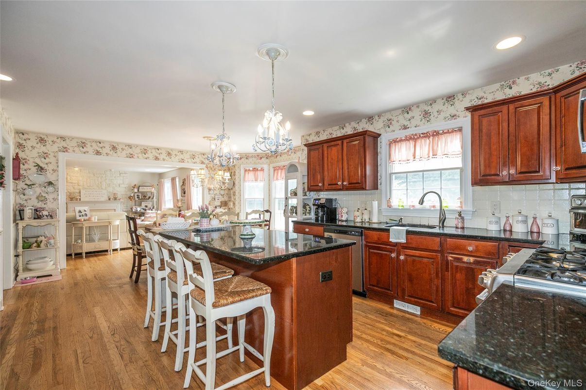 Chandelier, Dining room, Interior, Kitchen, Recessed Lighting, Wood Texture Flooring