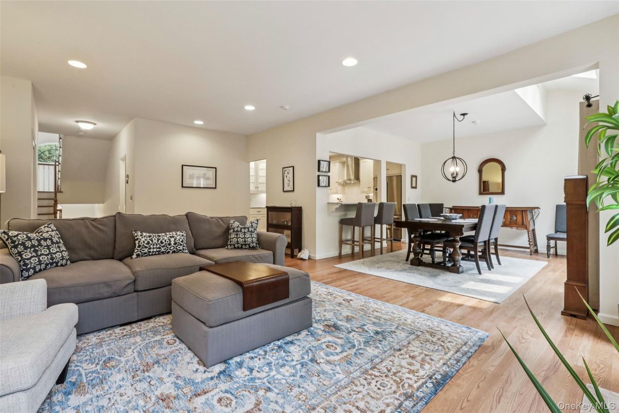 Dining room, Interior, Kitchen, Living room, Pendant Lights, Recessed Lighting, Wood Texture Flooring