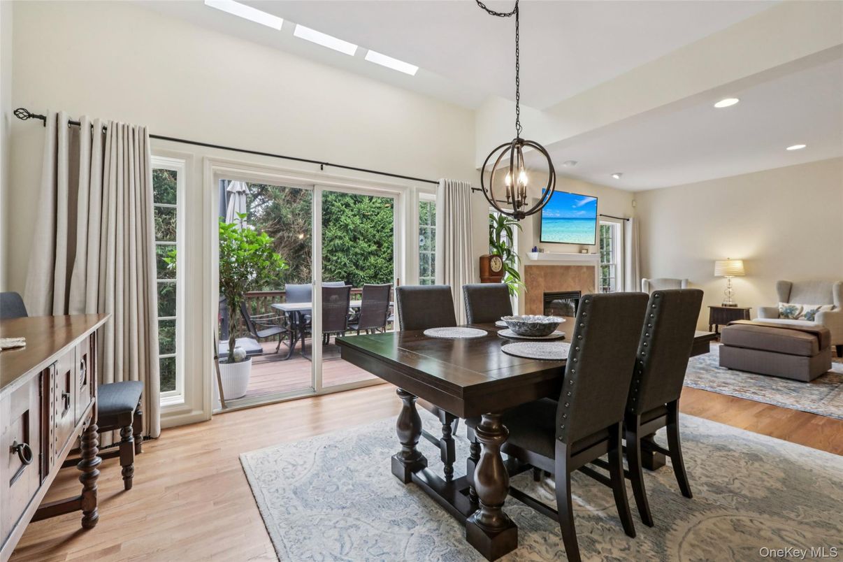 Chandelier, Dining room, Interior, Pendant Lights, Recessed Lighting, Wood Texture Flooring