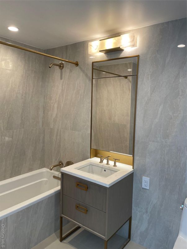 Bathroom, Interior, Recessed Lighting