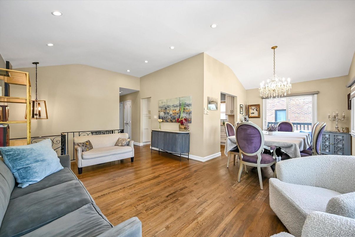 Chandelier, Dining room, Interior, Living room, Recessed Lighting, Wood Texture Flooring