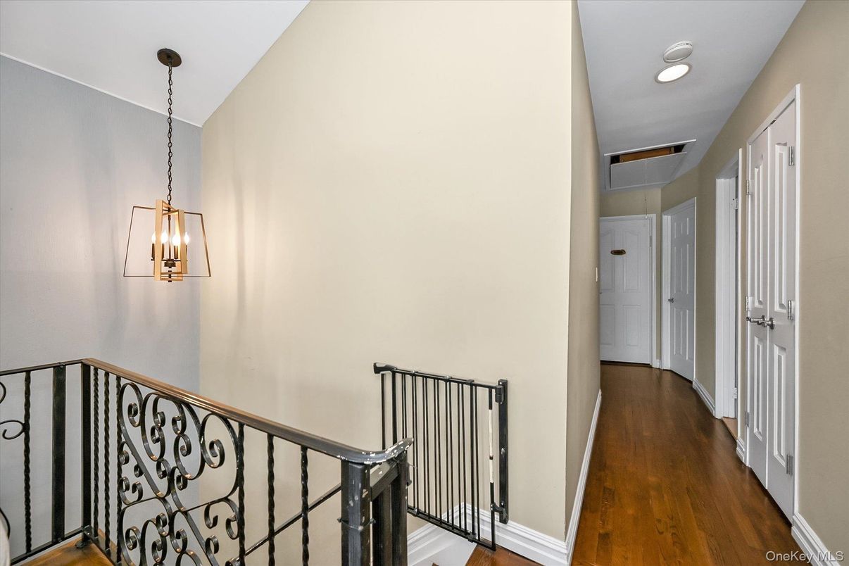 Interior, Pendant Lights, Recessed Lighting, Wood Texture Flooring
