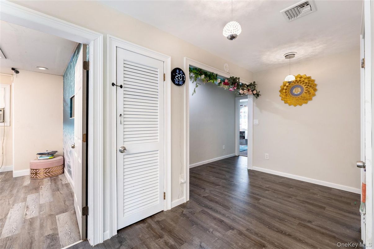 Interior, Pendant Lights, Recessed Lighting, Wood Texture Flooring