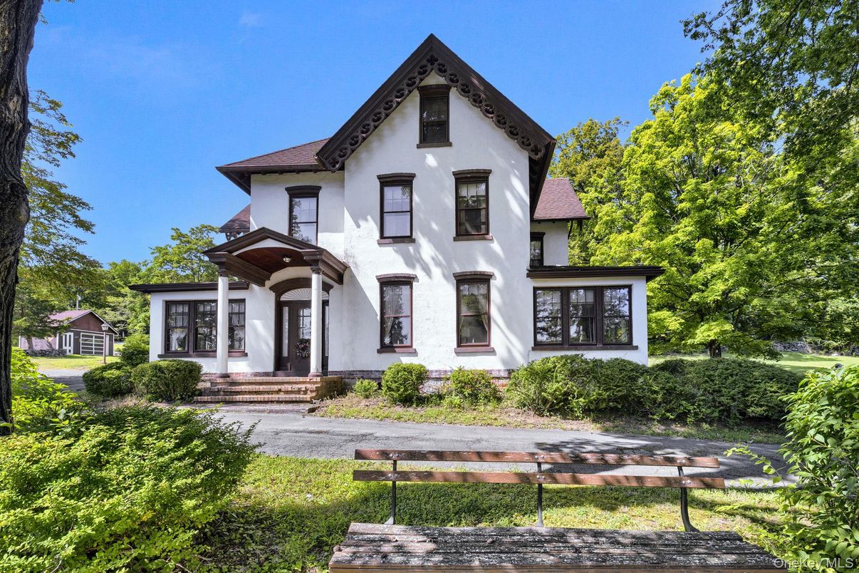 Exterior, Facade, Queen Anne Victorian