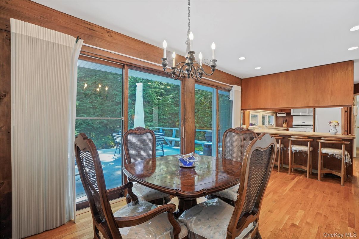 Chandelier, Dining room, Interior, Kitchen, Recessed Lighting, Wood Texture Flooring