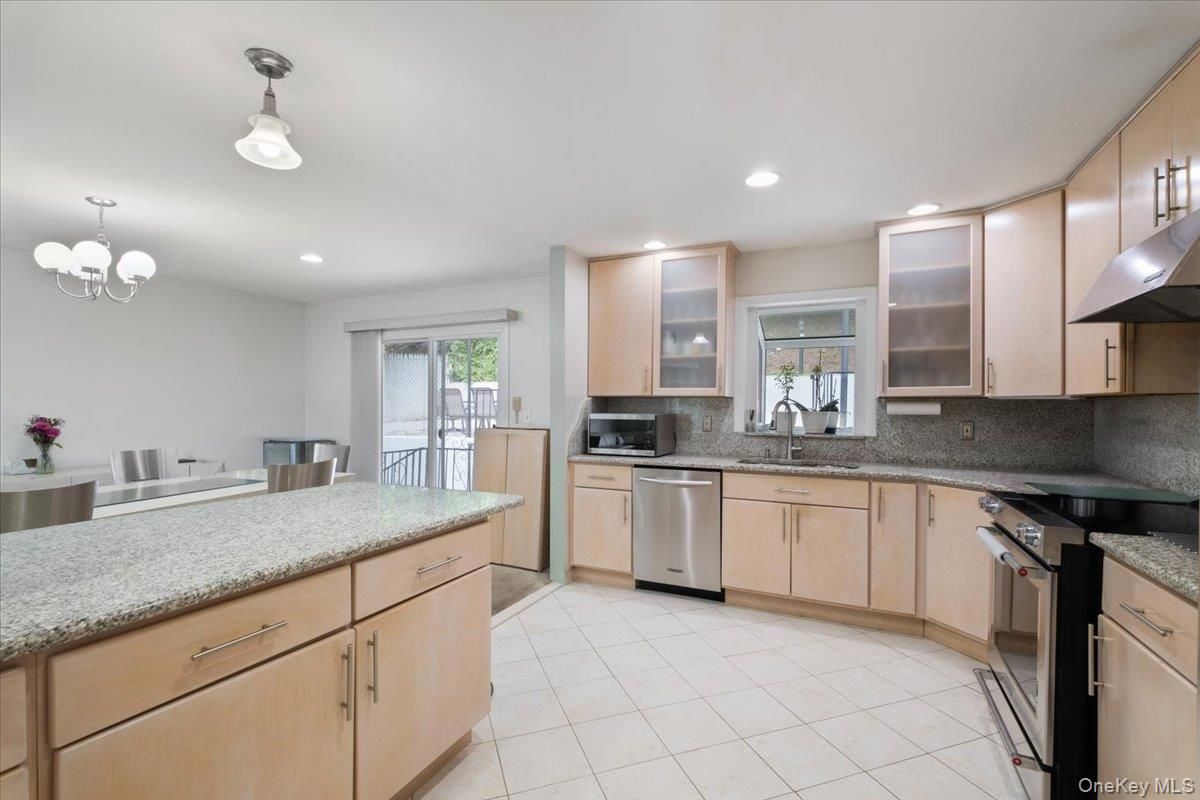 Dining room, Interior, Kitchen, Recessed Lighting, Stainless Steel Appliances
