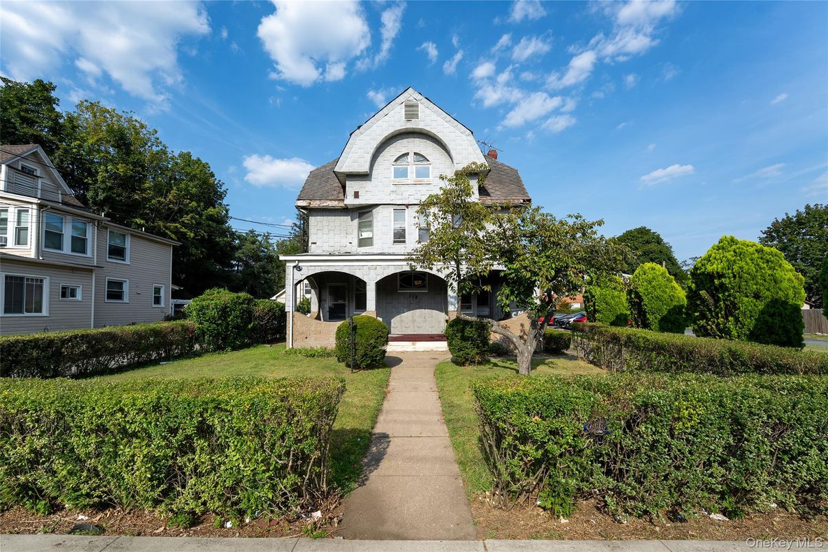 Exterior, Facade, Queen Anne Victorian