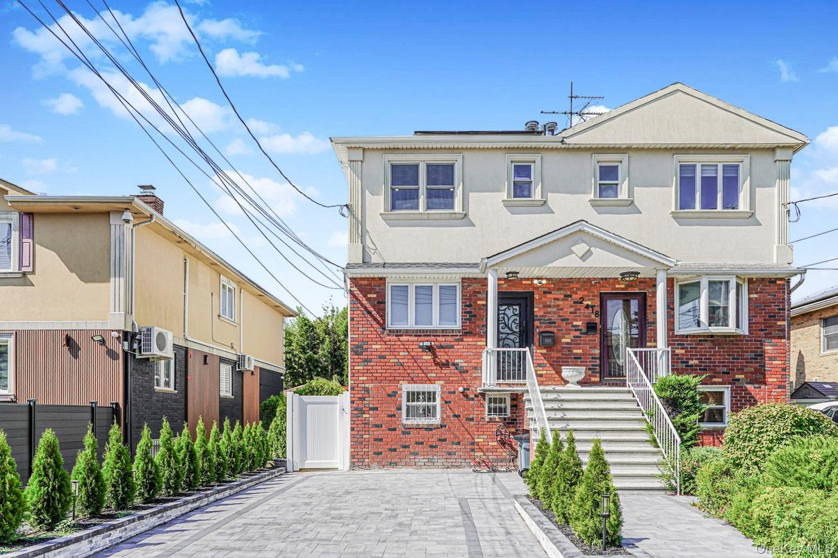 Exterior, Facade, Brick Facade, Rowhouse