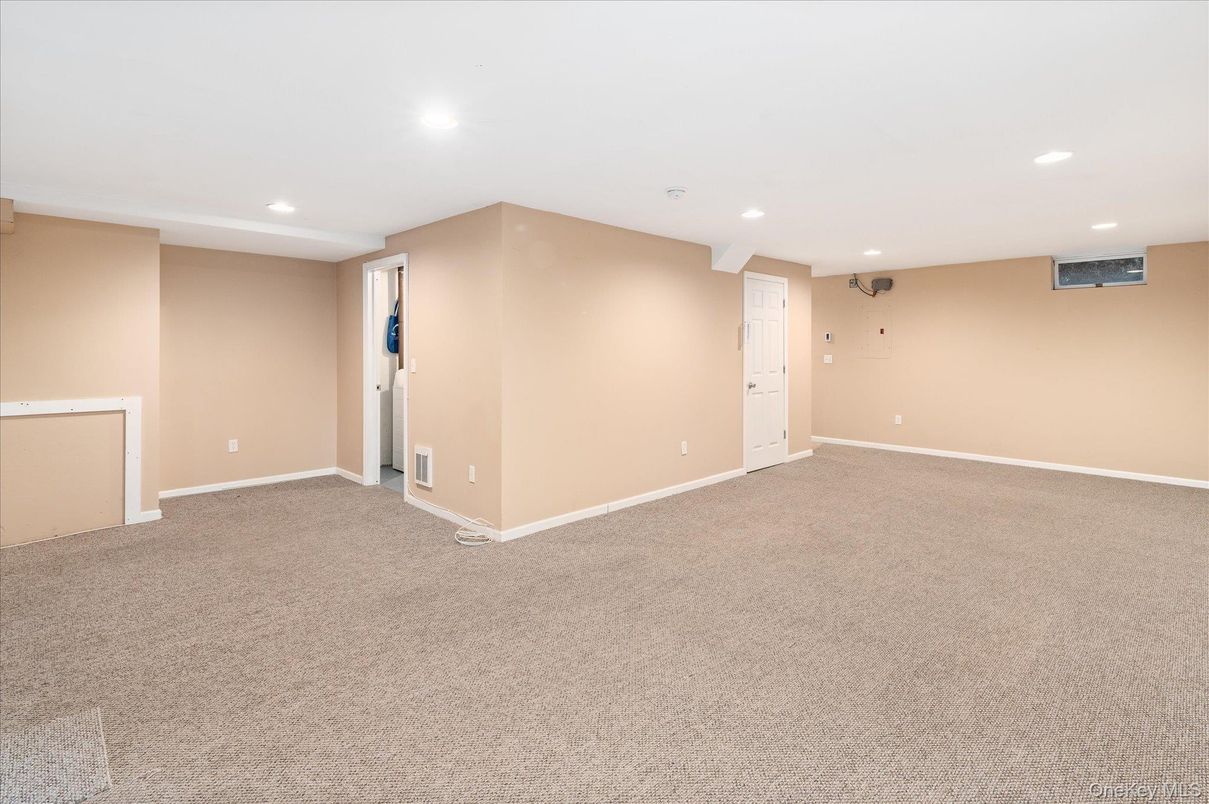Empty room, Interior, Recessed Lighting