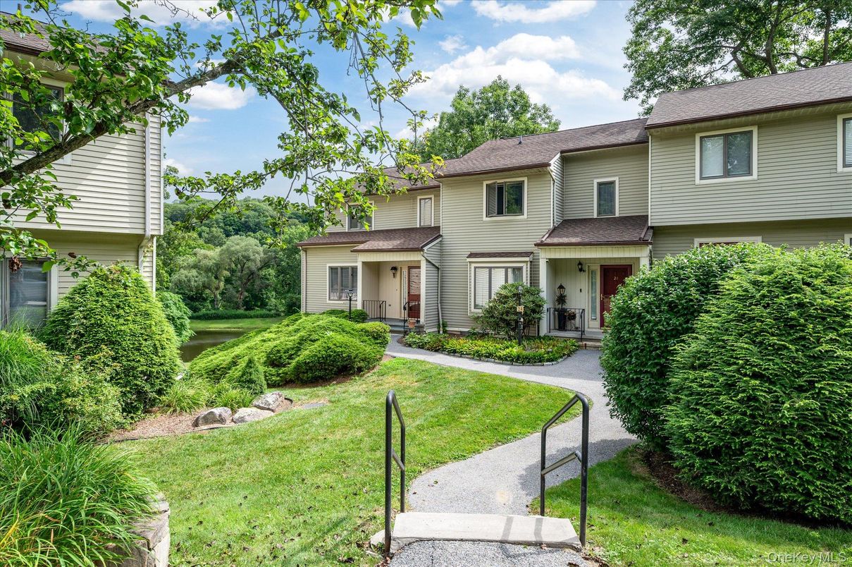 Backyard, Exterior, Facade, Split Level