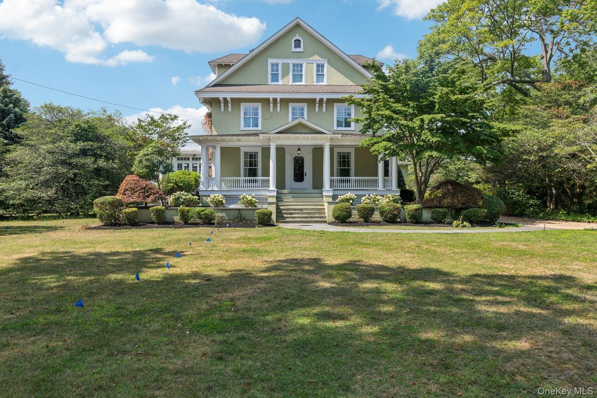 Backyard, Exterior, Facade, Queen Anne Victorian