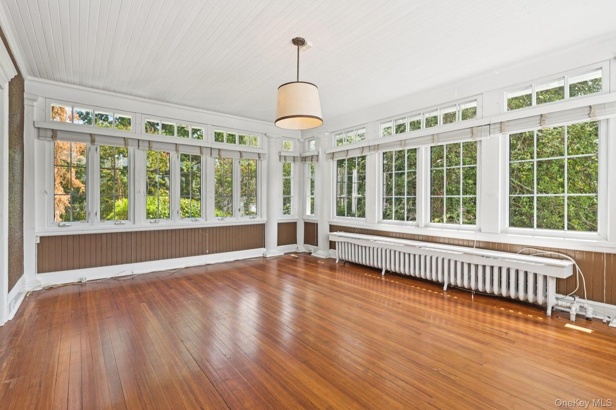 Interior, Pendant Lights, Sun Room, Wood Texture Flooring