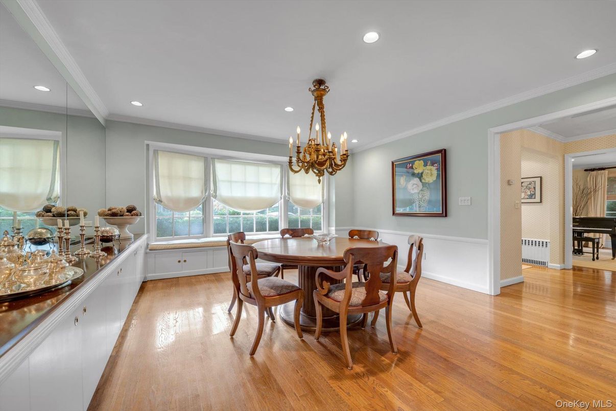 Chandelier, Dining room, Interior, Piano, Recessed Lighting, Wood Texture Flooring