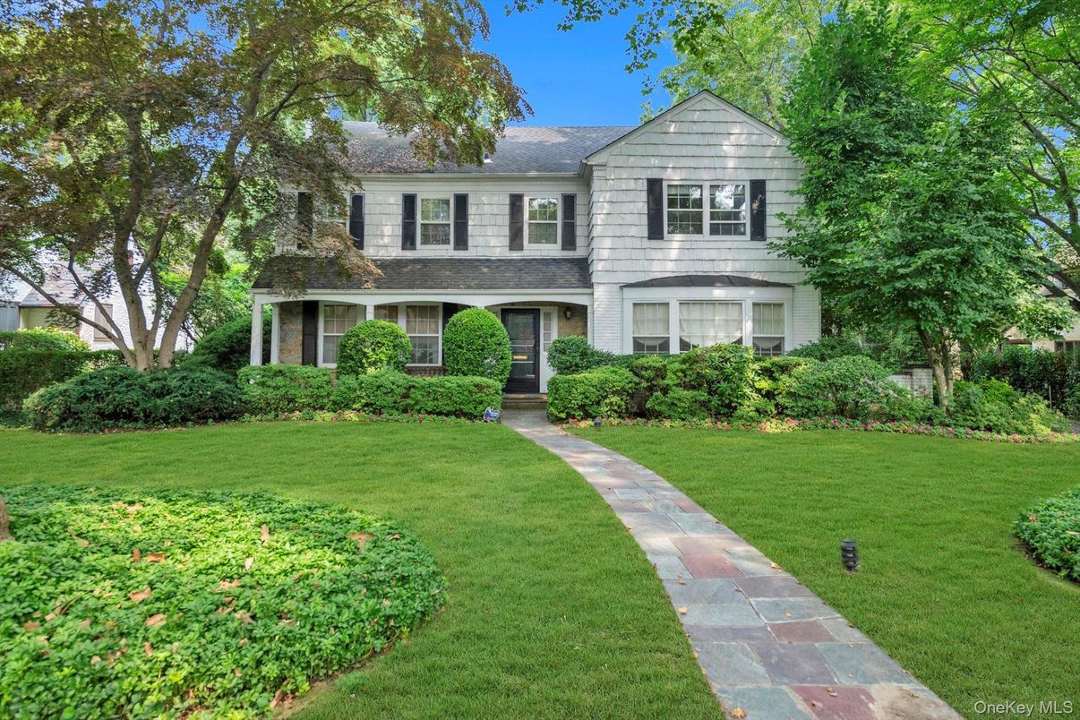 Exterior, Facade, Brick Facade, Farmhouse