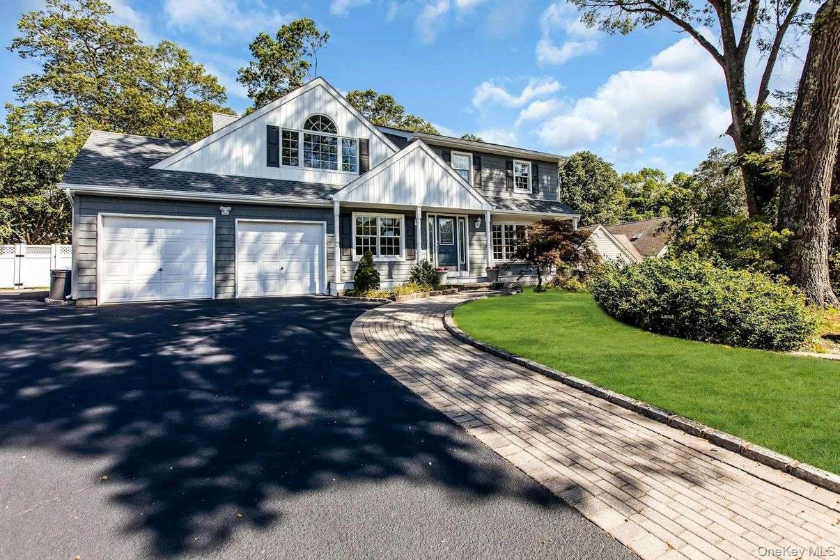 Attached, Exterior, Facade, Farmhouse