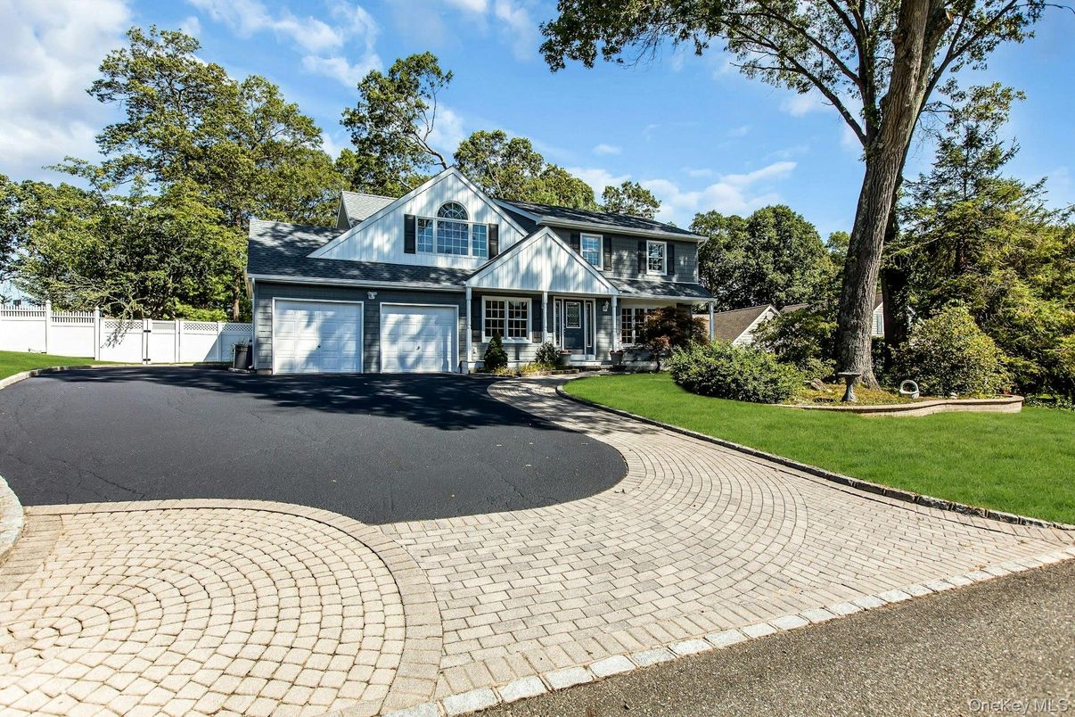 Attached, Exterior, Facade, Tudor Revival
