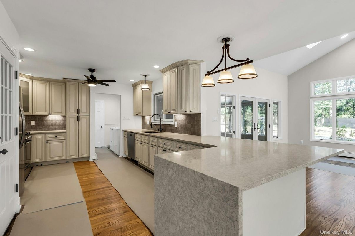 Interior, Kitchen, Pendant Lights, Recessed Lighting, Wood Texture Flooring