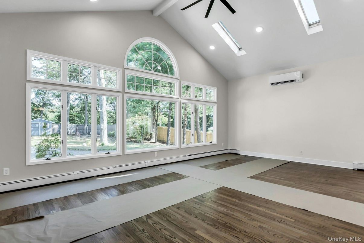 Empty room, Interior, Recessed Lighting, Wood Texture Flooring