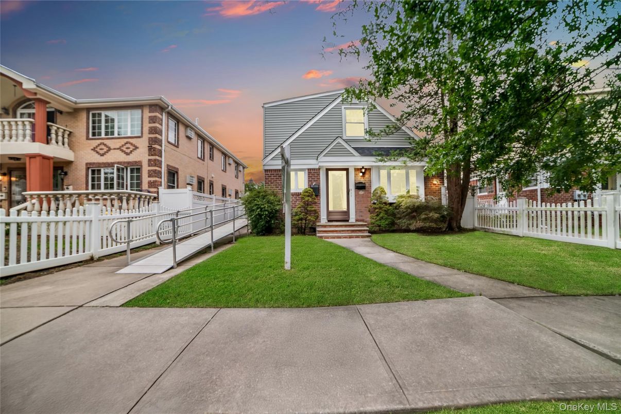 Backyard, Exterior, Facade, Brick Facade, Queen Anne Victorian