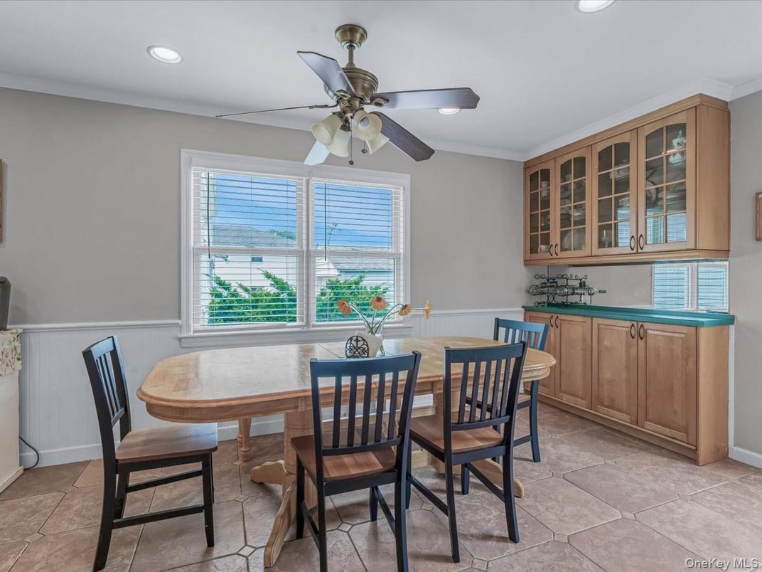 Dining room, Interior, Recessed Lighting