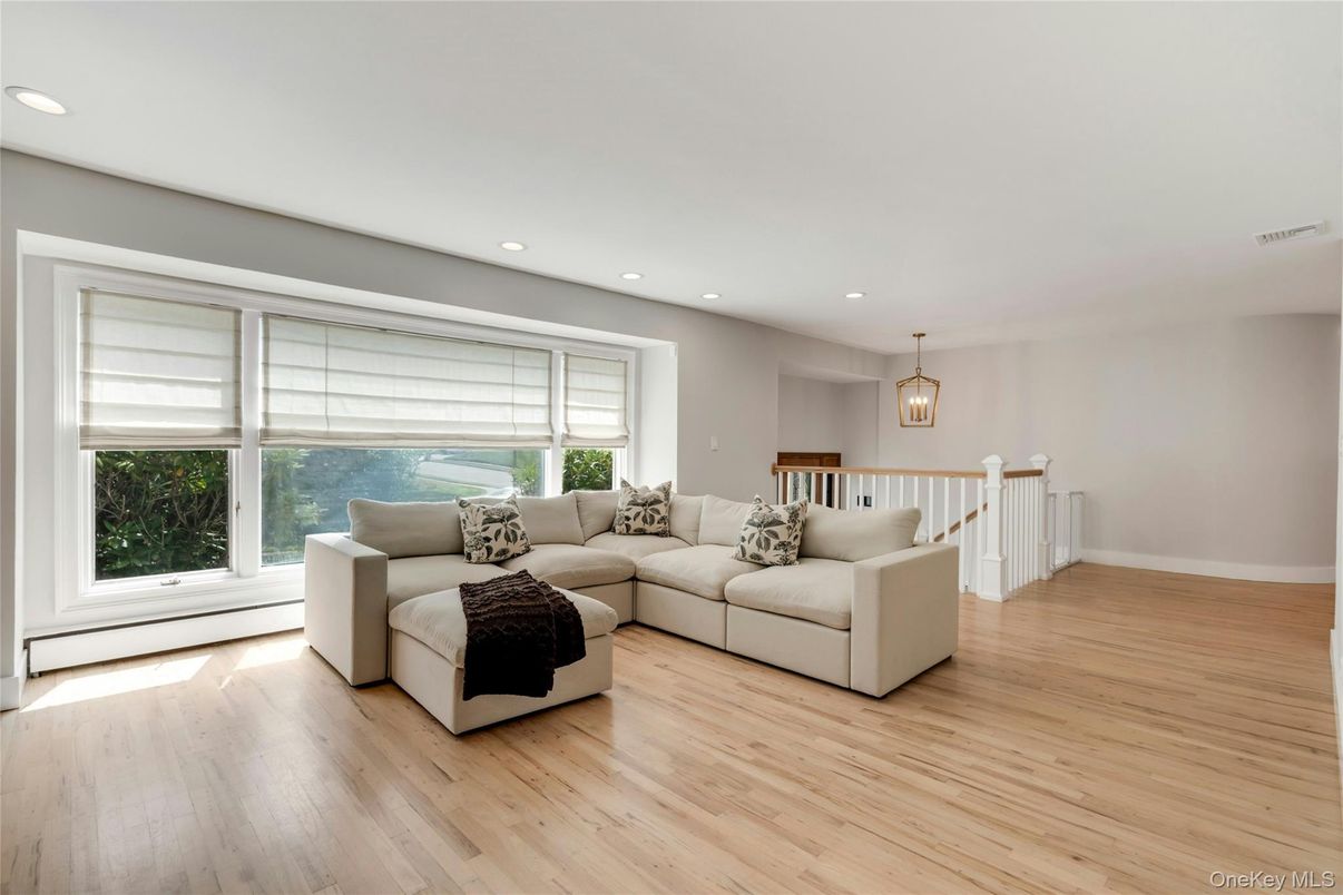 Interior, Living room, Pendant Lights, Recessed Lighting, Wood Texture Flooring