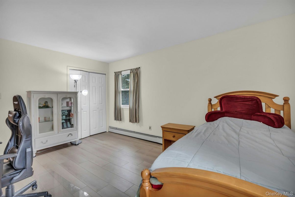 Bedroom, Fitness Equipment, Interior, Wood Texture Flooring